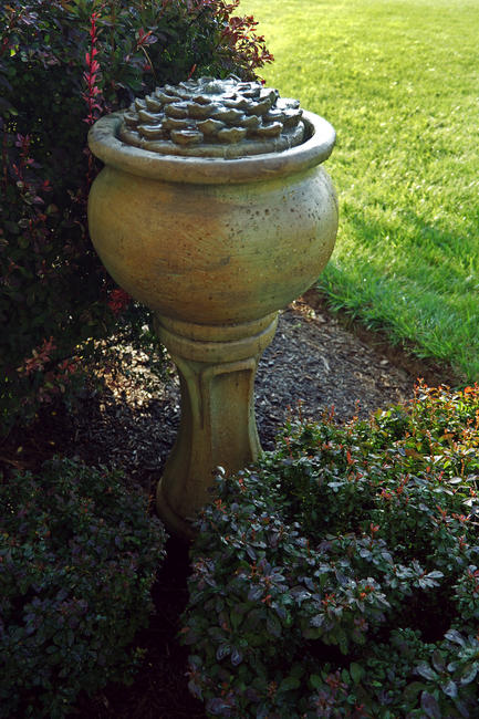 Tall Dahlia Patio Bubbler Fountain 